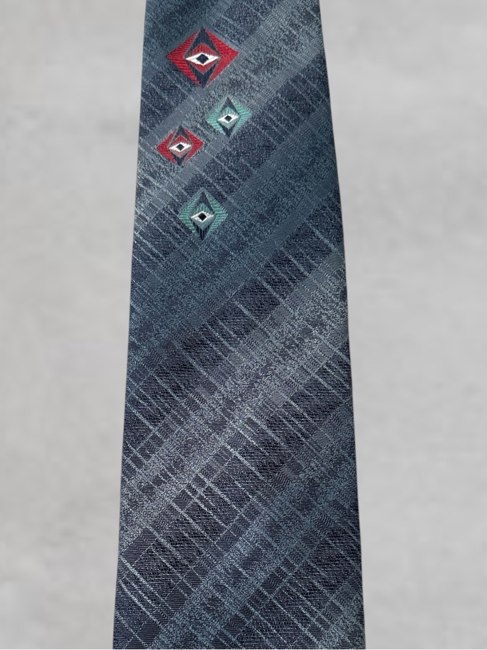 VINTAGE WEMBLEY POLY GEOMETRIC TIE EUC